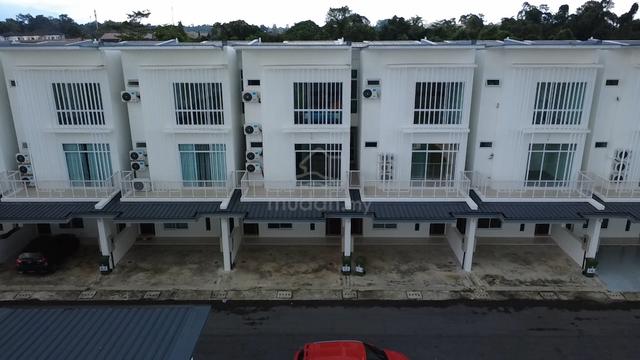 Below Bank Value Lowe Unit Townhouse Field Force Batu Kawah 1