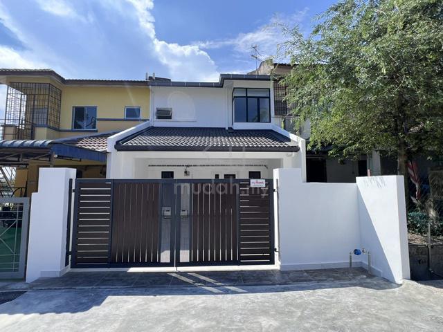 Walking Distance to Shop Lot 1