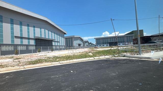 CHEAPER & NEW KAPAR 3-STOREY NEW BUNGALOW FACTORY for RENT 1