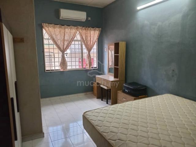 Middle Room For Rent 1