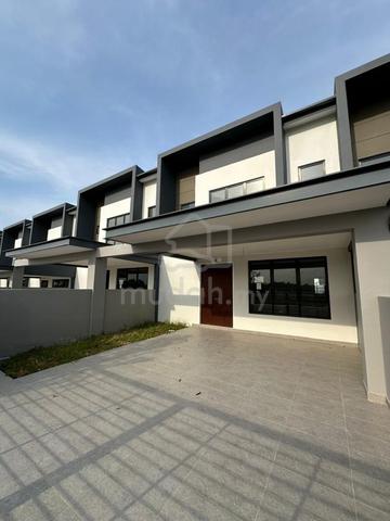 Double Storey 24’ × 75’ Di Kluang 1