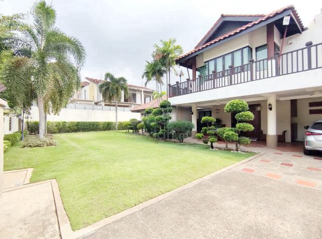 RENOVATED TANAH LUAS 14,961 SQFT Bungalow Double Storey, Banyan Close 1