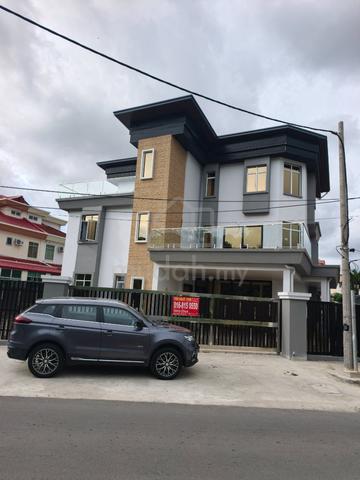 New Luxury 3 Storey Bungalow at Taman Landmark, Bundusan, Sabah 1