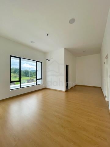 0%,semi d cluster,double storey,freehold,facing golf view 1