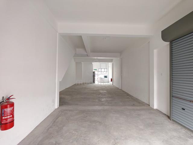 FACING MAINROAD END LOT 3 Storey Shoplot Aman Parc Taman Intan 1