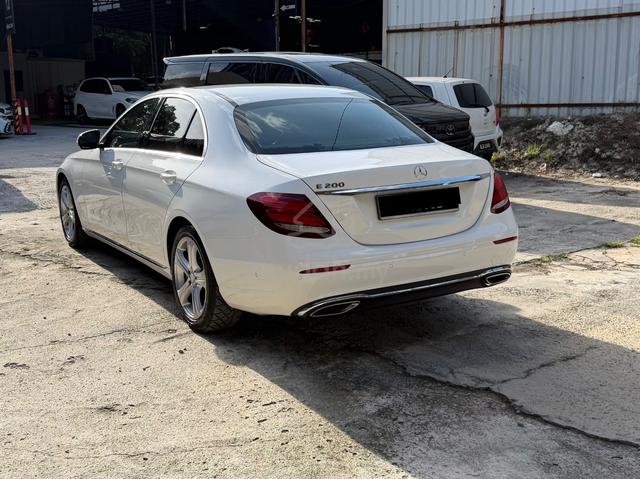 2018 Mercedes Benz E200 2.0 AVANTGARDE (CKD) (A) - 3