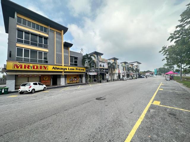 【Formerly Wealthy Area】 BANDAR LAGUNA MERBOK -3 Storey END SHOPLOT 1