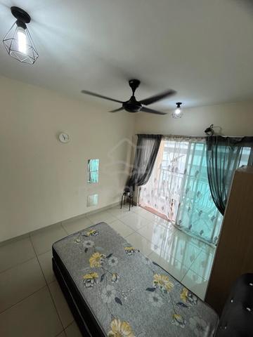 Walk 7-9mins to Connaught MRT, Spacious BALCONY room , HiSpeed Wi-Fi 4