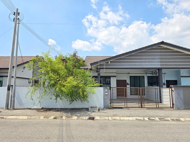 Single Storey Semi-D House At Desa Pengkalan Bandaraya, Lahat, Perak. 1