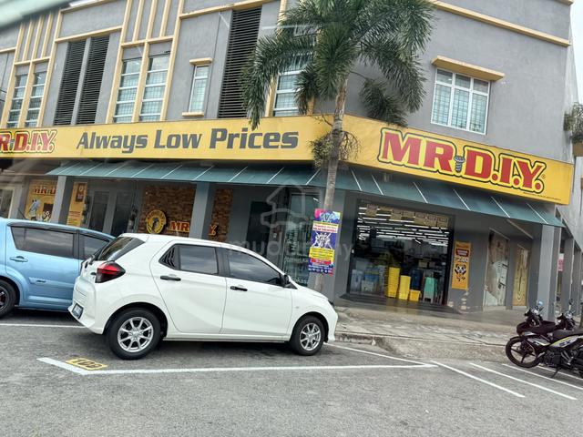 Double story shop at Pengkalan Lesung Batu 1