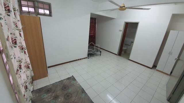 Triple Sharing Master Bedroom for Rent at USJ1 Taman Subang Permai 5