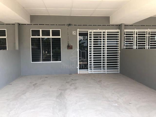 BILIK SEWA (Perempuan) Permatang Badak, Kuantan. Master Bedroom 1