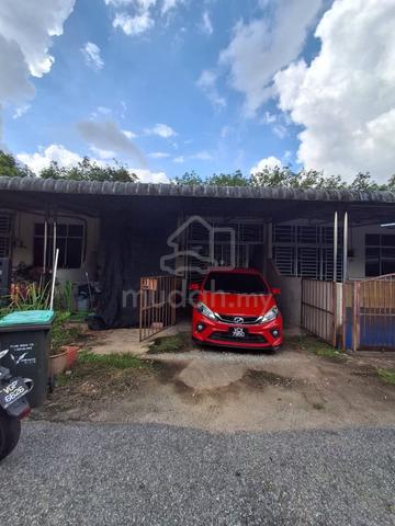Teres Low Cost Berdeketan Pekan Naka 1