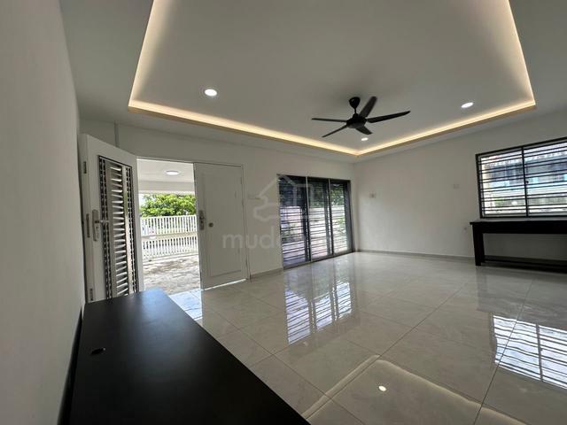 Fully Renovated Bukit Kempas @ 2 Storey Corner Lot Unblock View 1