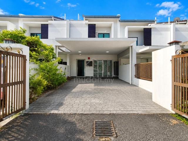 Laman Delfina Nilai Impian | Freehold Non Bumi Lot 1