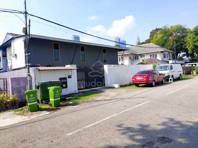 2 storey Bungalow easy access to KL City Centre, a perfect home office 1