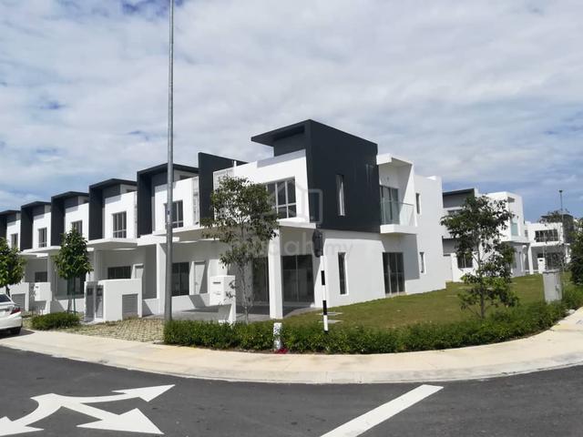 Corner 2 Storey Terrace House @ Casa Green Cybersouth Cyberjaya SALE 1