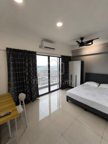 [FEMALE] BALCONY Room @ Setiawalk Residence @ LRT Pusat Bandar Puchong 1