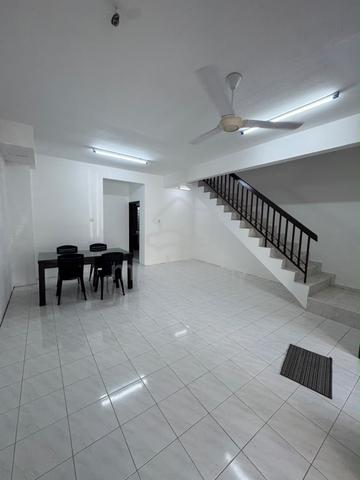 Taman Bukit Indah 2 storey terrace house for rent near bus stop ciq 1