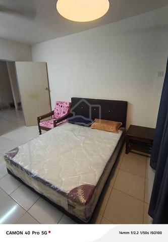 Balcony room for rent @Cyberia smarthomes town house Block E, Jalan-4 1