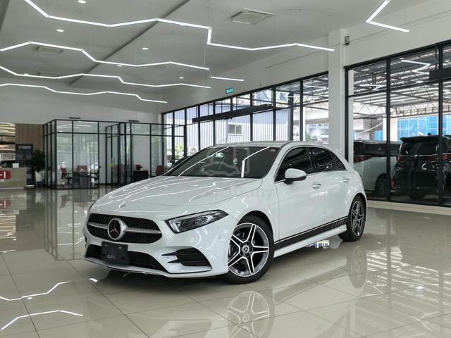 2021 Mercedes-Benz A180 Amg Line 1331 Cc White - 1