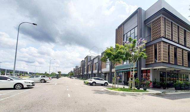 Taman Perindustrian Senai 3 Storey Corner Shoplot For Sale 1