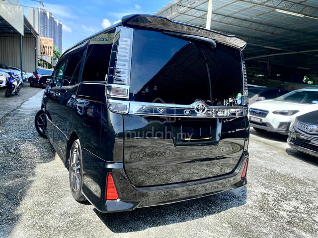 2018 Toyota VOXY 2.0 ZS KIRAMEKI (A) 🔥POWER BOOT - 2
