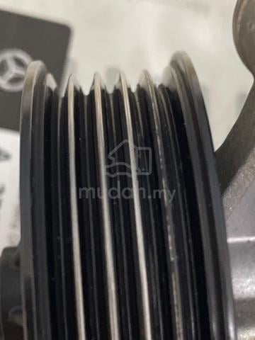 water pump from GLA200 - photo 5 of 6