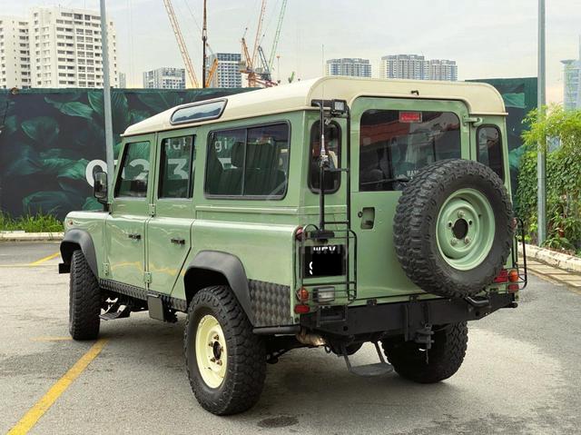 1996 Land Rover DEFENDER 110 2.5 Station Wagon - 2