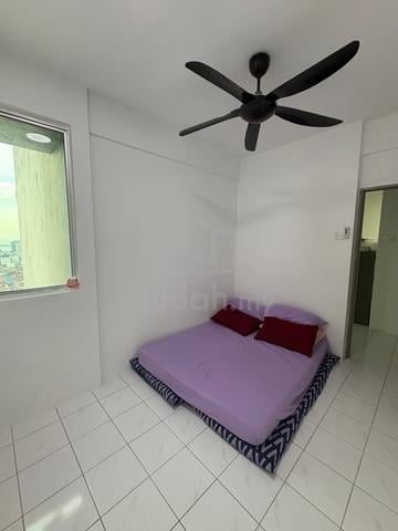 Muslimah Middle Room at Strategic Location 1