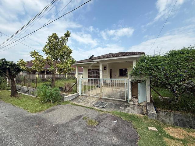 MURAH! Bungalow Single Storey Taman Pinggiran Putra Seri Kembangan 1