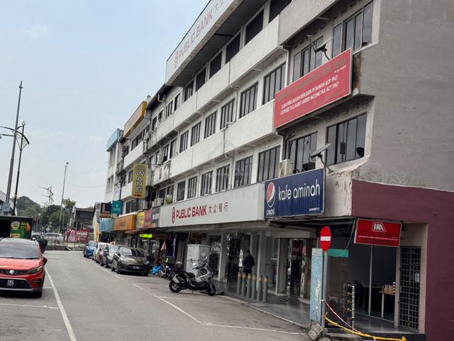 Ulu Tiram Shoplot Ground Floor For Rent, Same row PBB, MBB, BSN 1