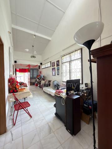 Single storey terrace house corner unit big compound 5533sqft 1