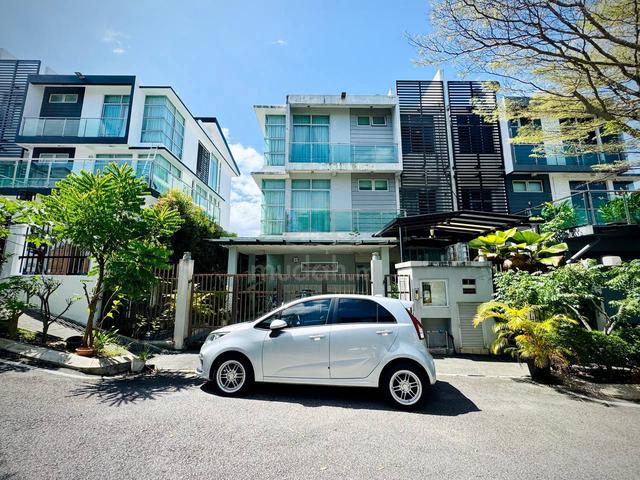 RENOVATED Semi-Detached House Villa Laman Cahaya Taman Tun Dr Ismail 1