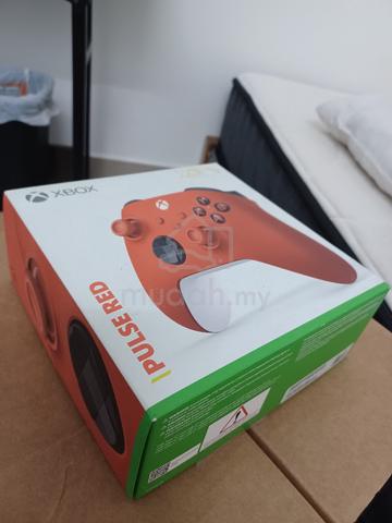 Red Wireless XBox controller  - photo 5 of 6
