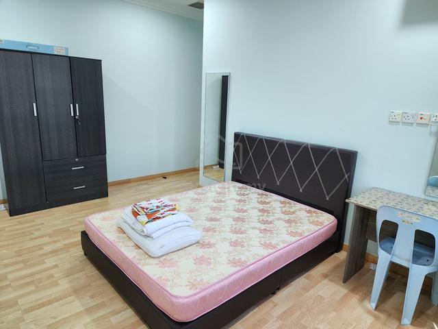 ROOM for SINGLE WORKING lady 1