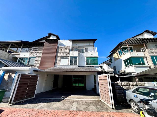 RENOVATED Semi-Detached House Laman Seri, Seksyen 13, Shah Alam 1
