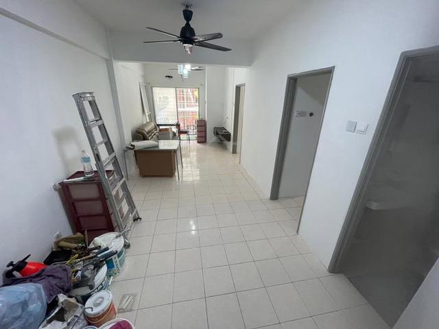 Red Ruby Apartment 2