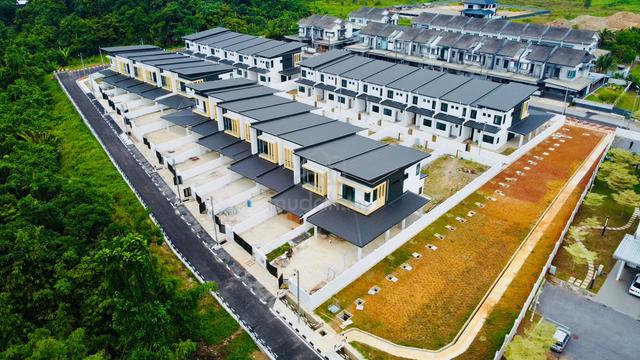 FOR SALE | LAST UNIT AVAILABLE! Double Storey Intermediate House 1
