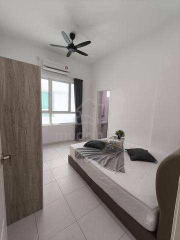 (Room for Rent) Junior Master Room @ Bayan Lepas. Private Bathroom! 1