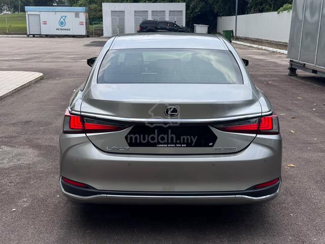 2019 Lexus ES250 2.5 LUXURY / Full Service Lexus - 5