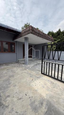 Teres Setingkat di Taman Raja Muda Musa II Sitiawan 1