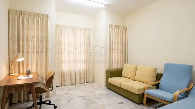 Cozy Room for Rent at D'Kiara Apartment, Puchong (Facing Pool!) 1