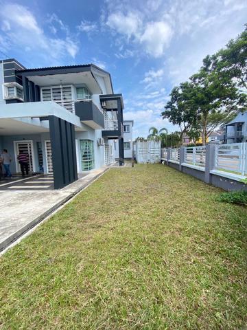 Corner Lot 18ft Land, 2 Storey @ Taman Seri Austin, Lake View 1