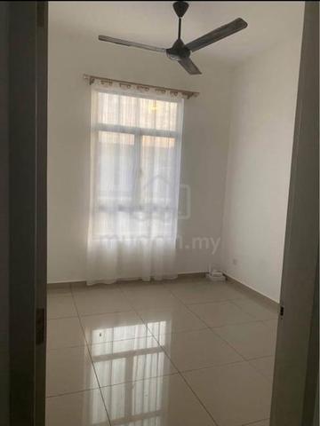 Simple and cozy room for one female tenant. 1