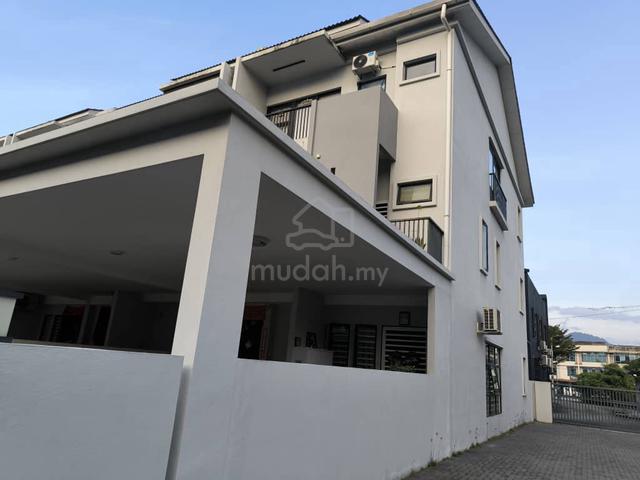 1.5 STOREY TOWNHOUSE at Taman Daya Maju BM Renovated GUARDED Worth BUY 1