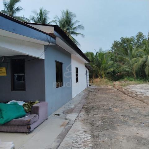 Detached House in Kampung Ayer Puteh Sungai Tiram for rent 1