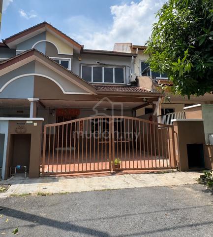 Double storey terrace at Prima Saujana Kajang gated with security 1