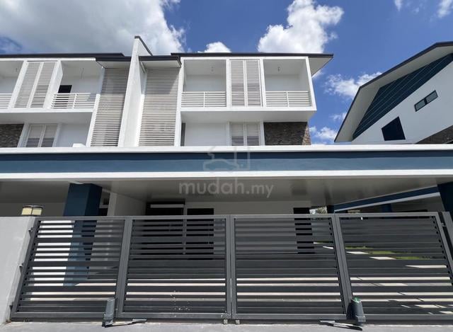 Good Offer/ Crestwood/ Completed/ 3 storey semi D/ modern lift access 1