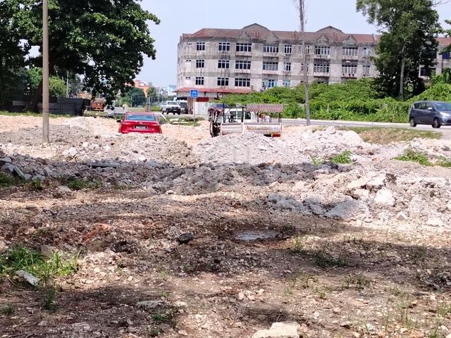 Unfurnished agricultural flat land fronting main road, Klang. 1